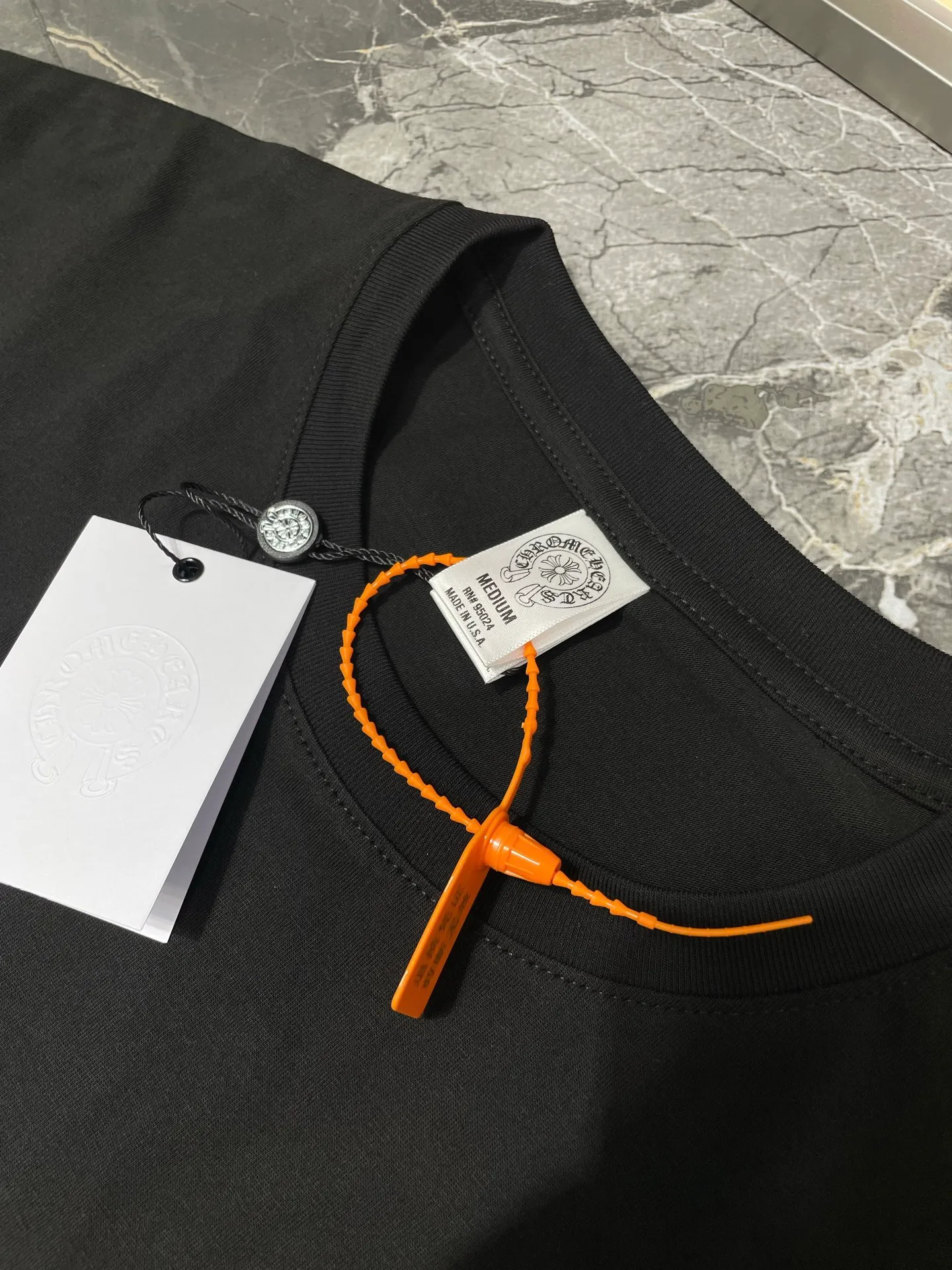 🅿️290 come hearts 🌟【Top replica】Flag scroll tee short sleeves (open version-physical counter-top luxury quality)🆚Second sale of all versions on the market. The fabric is made of 26 weave 200 grams of cotton. The printing uses a variety of printing techniques. Customized accessories. Size: s m l